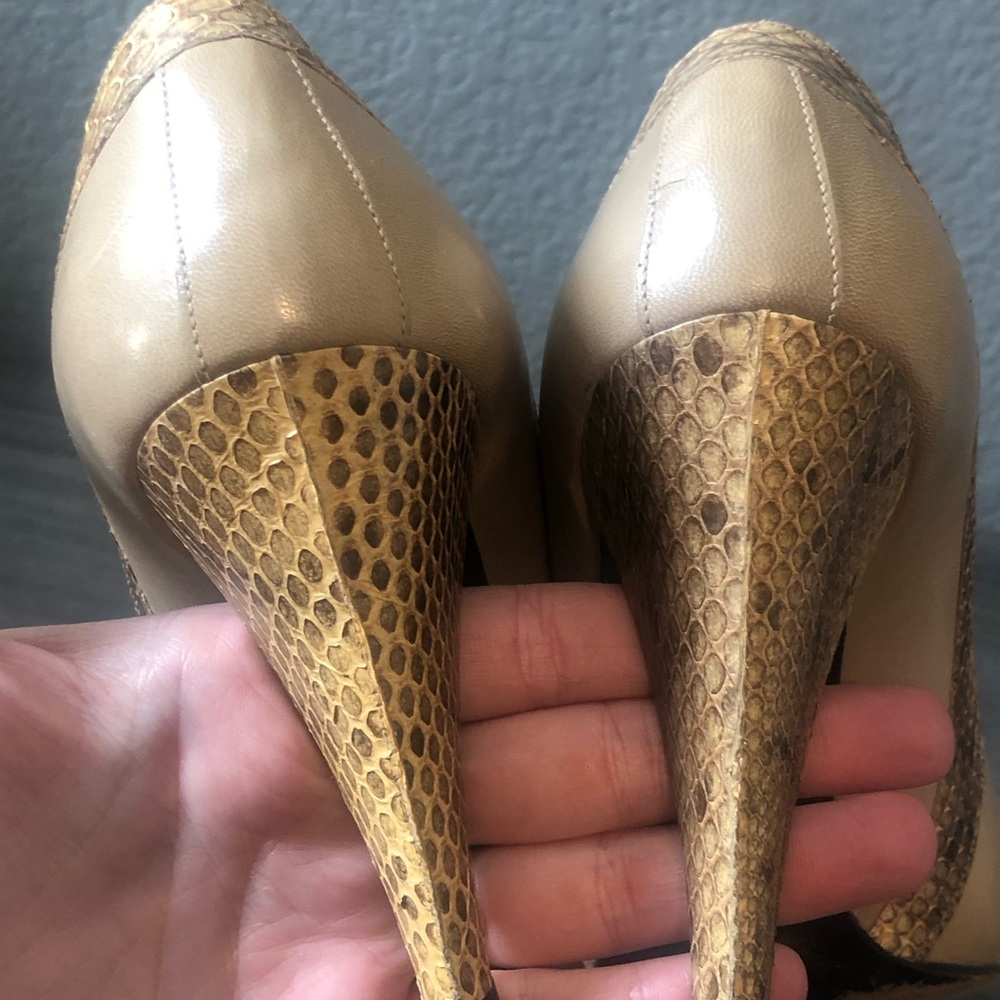 👠Christian Dior Vintage Tan Leather & Snakeskin-Textured Trim Heels -Size 7 👠 - Picture 4 of 16